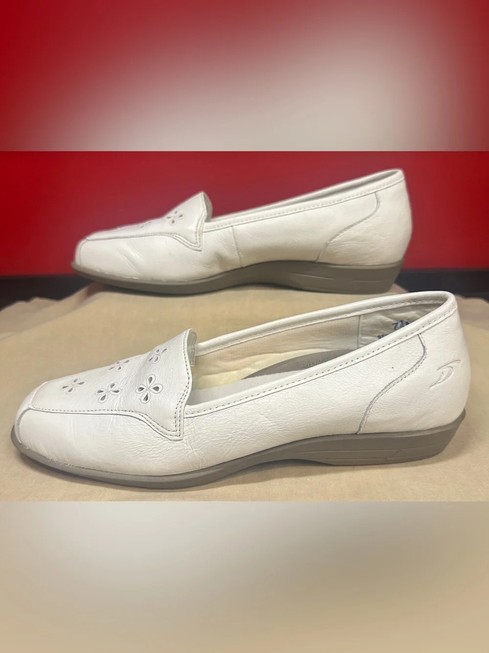 Dr Scholl’s White Leather Loafers Floral Pattern Cutouts Women’s Size 7.5M